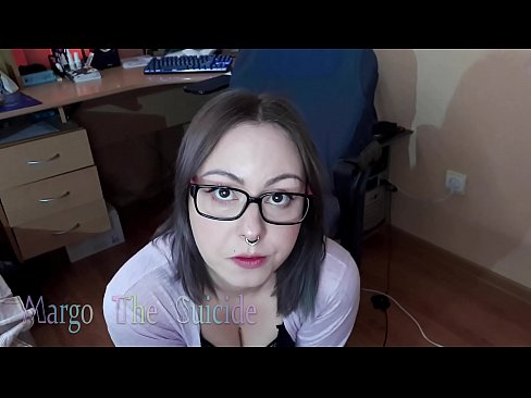 ❤️ Сэксуальная дзяўчына ў акулярах глыбока адсмоктвае фалаімітатар на камеру Порна fb у нас ❤