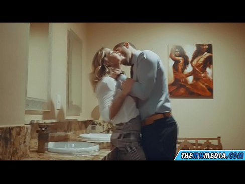 ❤️ Калі грудастая бландынка спакушае цябе ў грамадскім туалете Порна fb у нас ❤